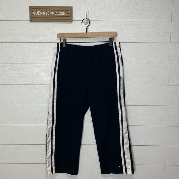 Nike Pants - NWT Navy Nike Crop/Capris Size Medium